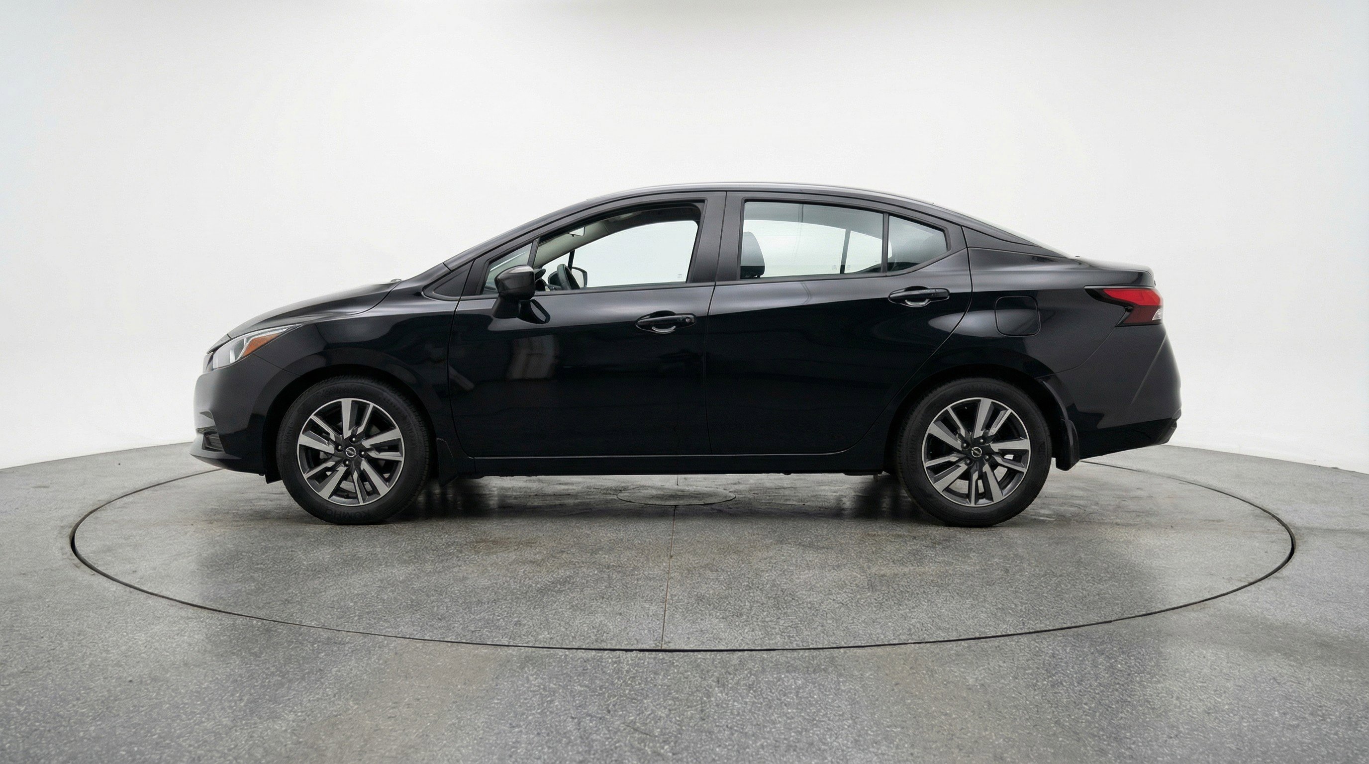 Used 2025 Nissan Versa SV FWD image 5