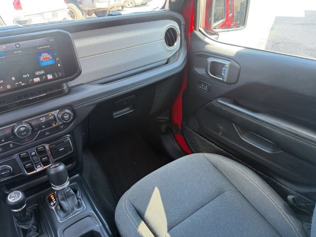 Used 2026 Jeep Wrangler Unlimited Sahara AWD/4WD image 16