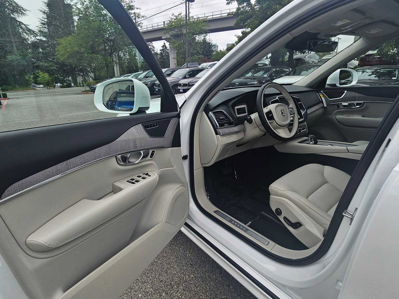 Used 2025 Volvo XC90 T8 Plus w/ Protection Package Premier image 22