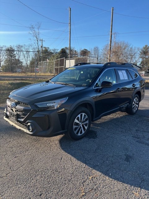 Used 2023 Subaru Outback Premium image 3