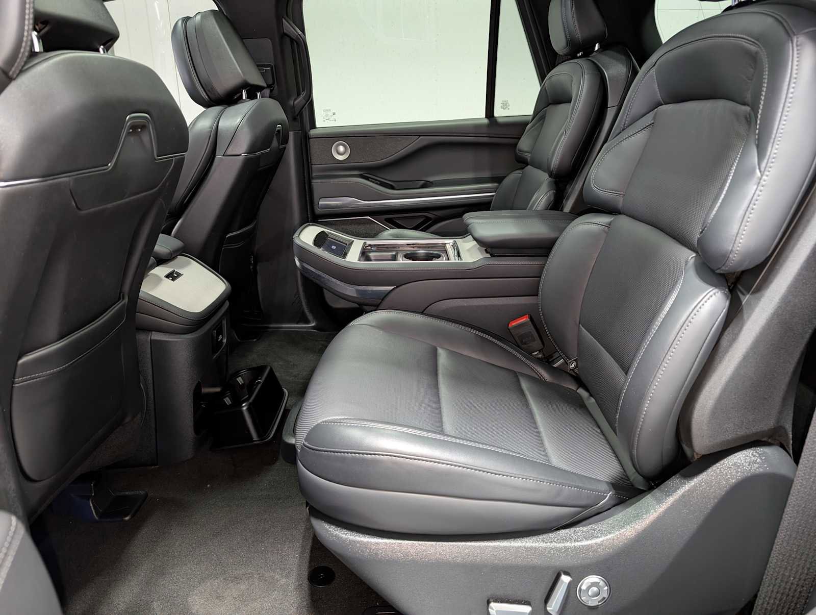 Used 2025 Lincoln Navigator Reserve w/ Jet Appearance Package image 23
