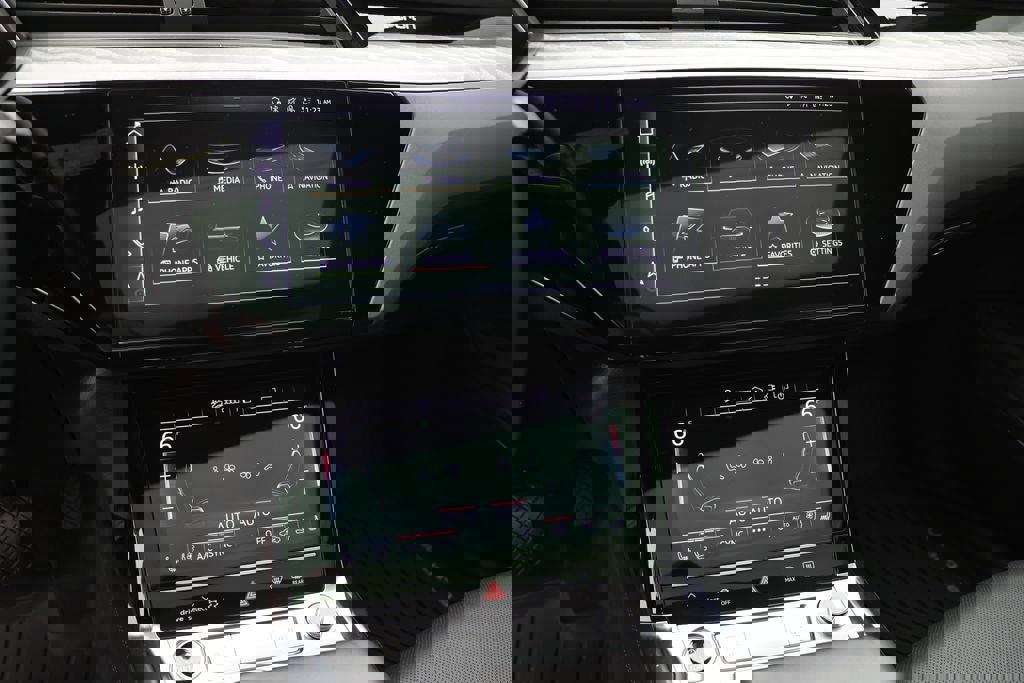 Used 2023 Audi e-tron Premium Plus w/ Premium Plus Package image 22