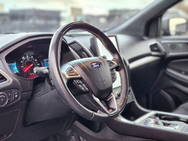 Certified 2022 Ford Edge ST image 19