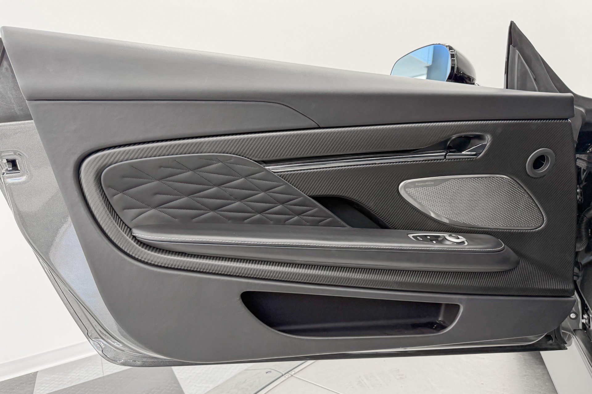 Used 2024 Aston Martin DB12 Coupe RWD image 29