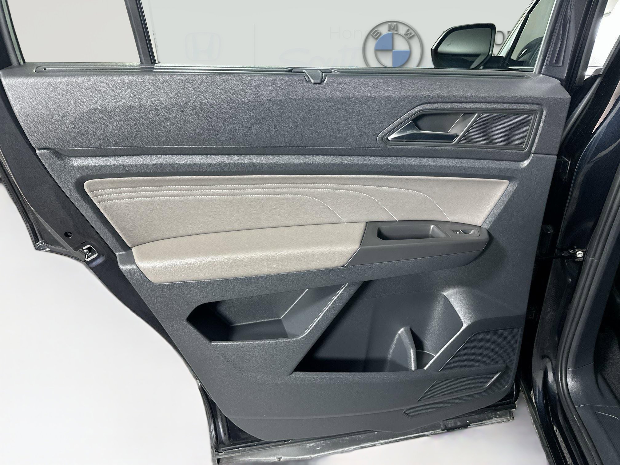 Used 2023 Volkswagen Atlas SE w/ Panoramic Sunroof Package image 24