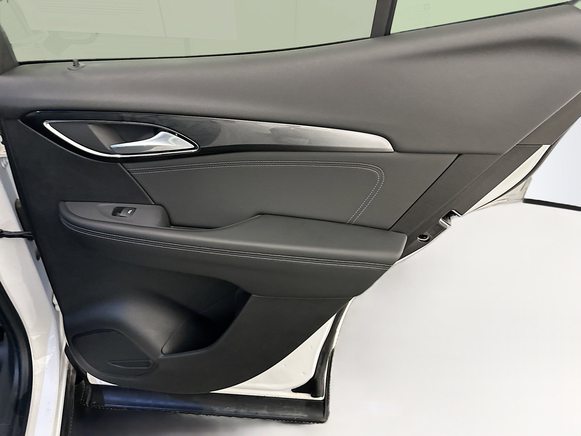 Used 2024 Buick Envision Preferred image 31