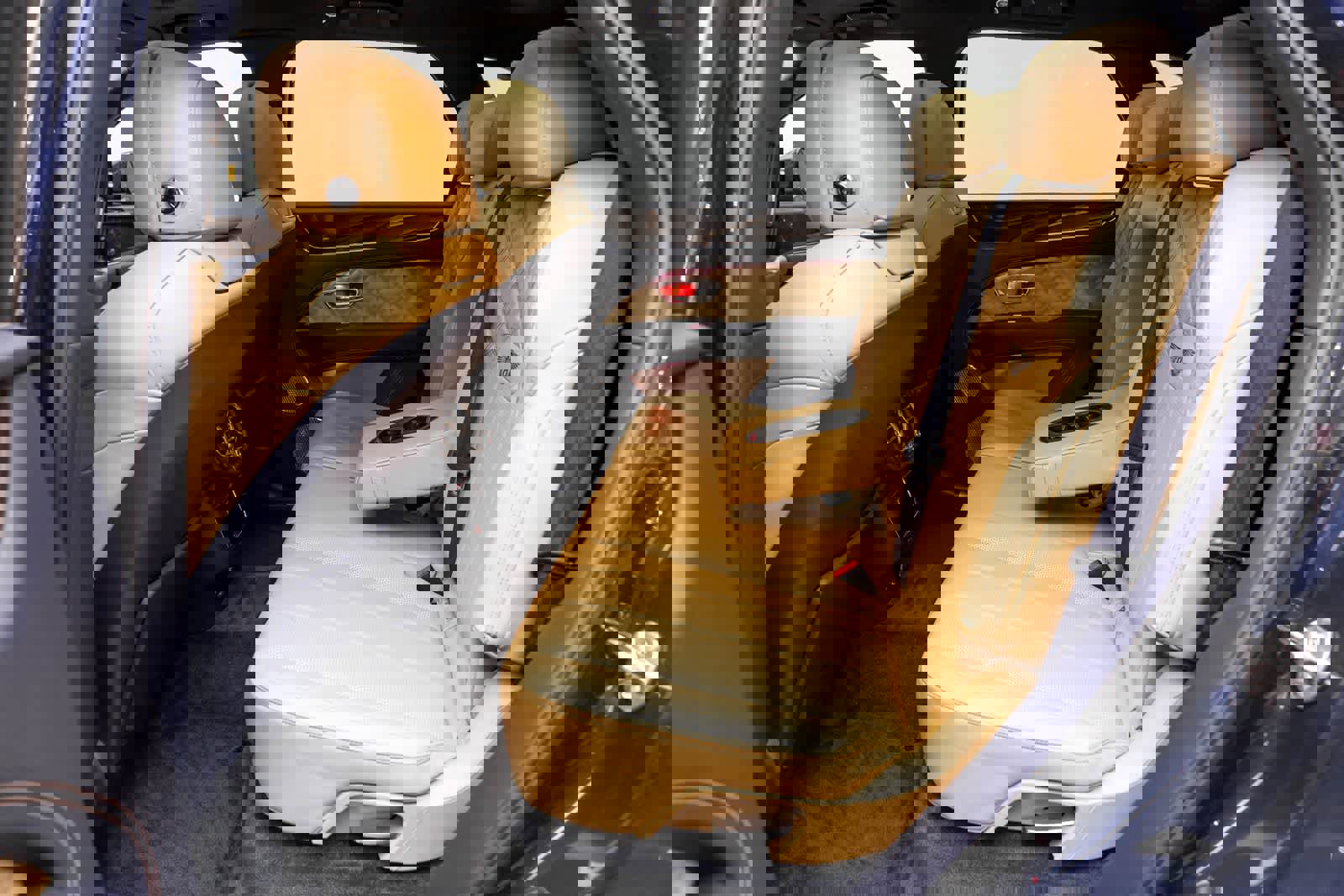 Used 2021 Bentley Bentayga image 13