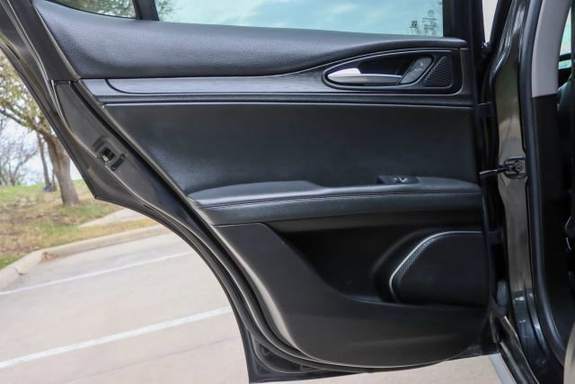 Used 2018 Alfa Romeo Stelvio AWD image 9