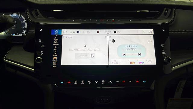 New 2026 Jeep Grand Cherokee Altitude image 13