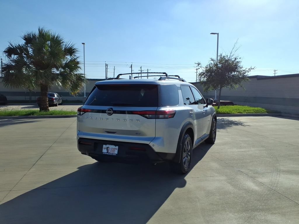 Used 2024 Nissan Pathfinder SV FWD image 5