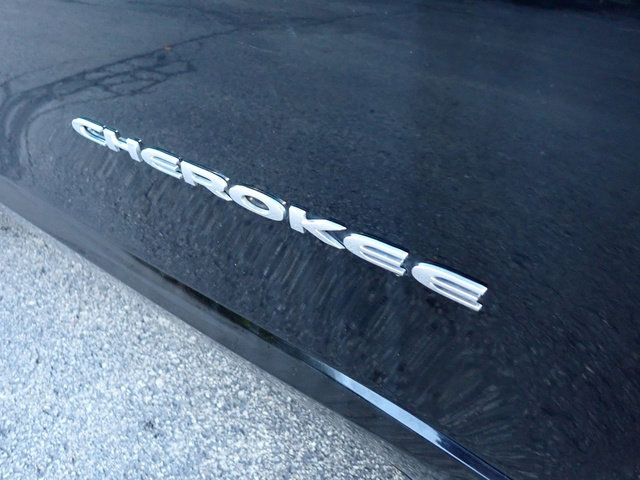 Used 2019 Jeep Cherokee Overland w/ Technology Group image 13