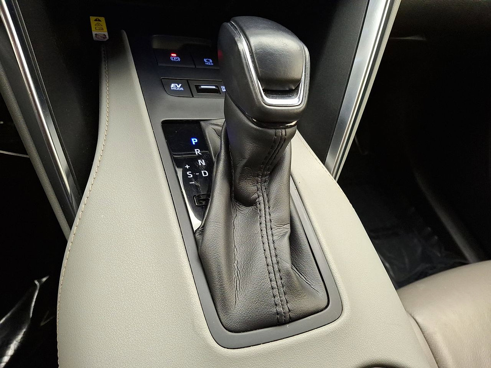 Certified 2022 Toyota Venza LE AWD/4WD image 12