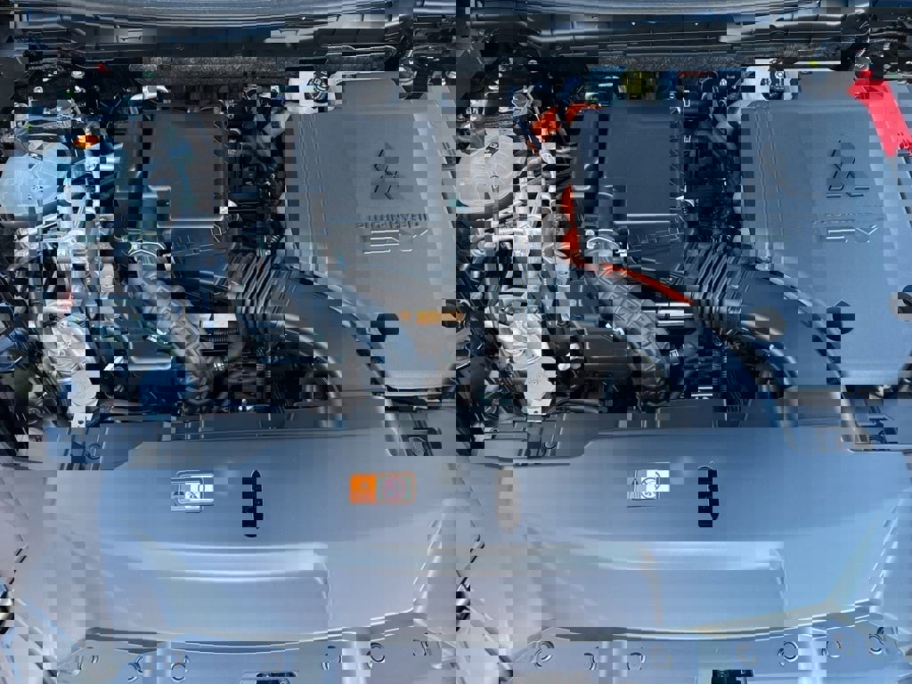 New 2025 Mitsubishi Outlander SE image 32