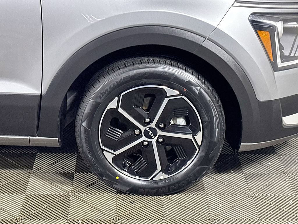 Certified 2024 Kia Niro LX FWD image 23