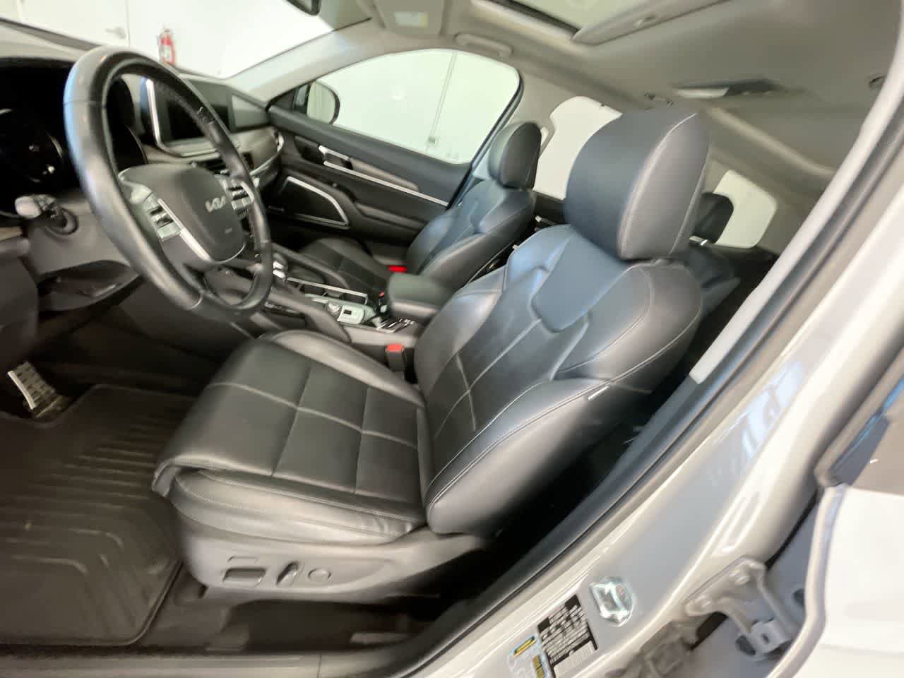 Used 2022 Kia Telluride SX w/ Nightfall Edition Package AWD/4WD image 11