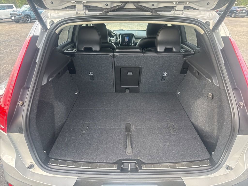 Used 2023 Volvo XC40 B5 Plus AWD/4WD image 14