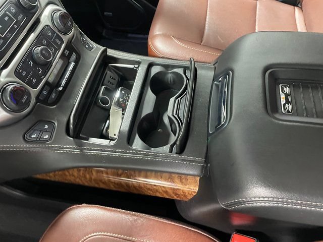 Used 2020 Chevrolet Suburban Premier w/ Premier Plus Edition AWD/4WD image 17