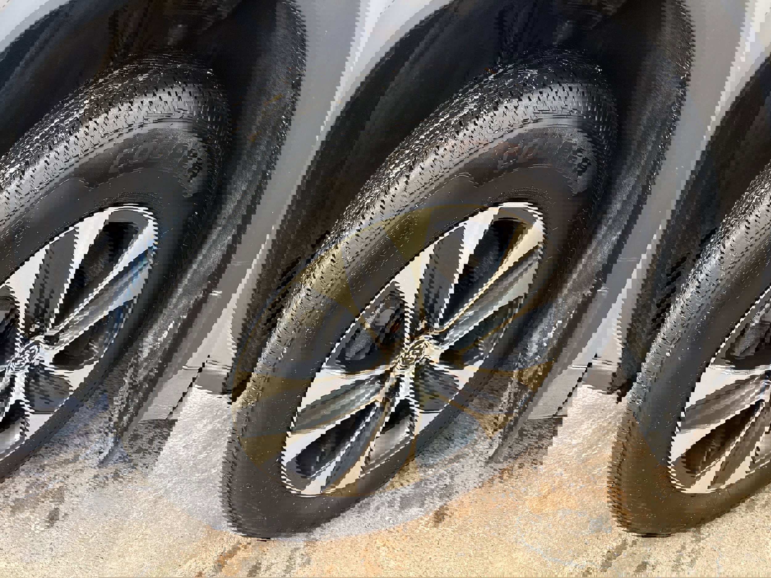 Used 2021 Toyota Highlander XLE image 4