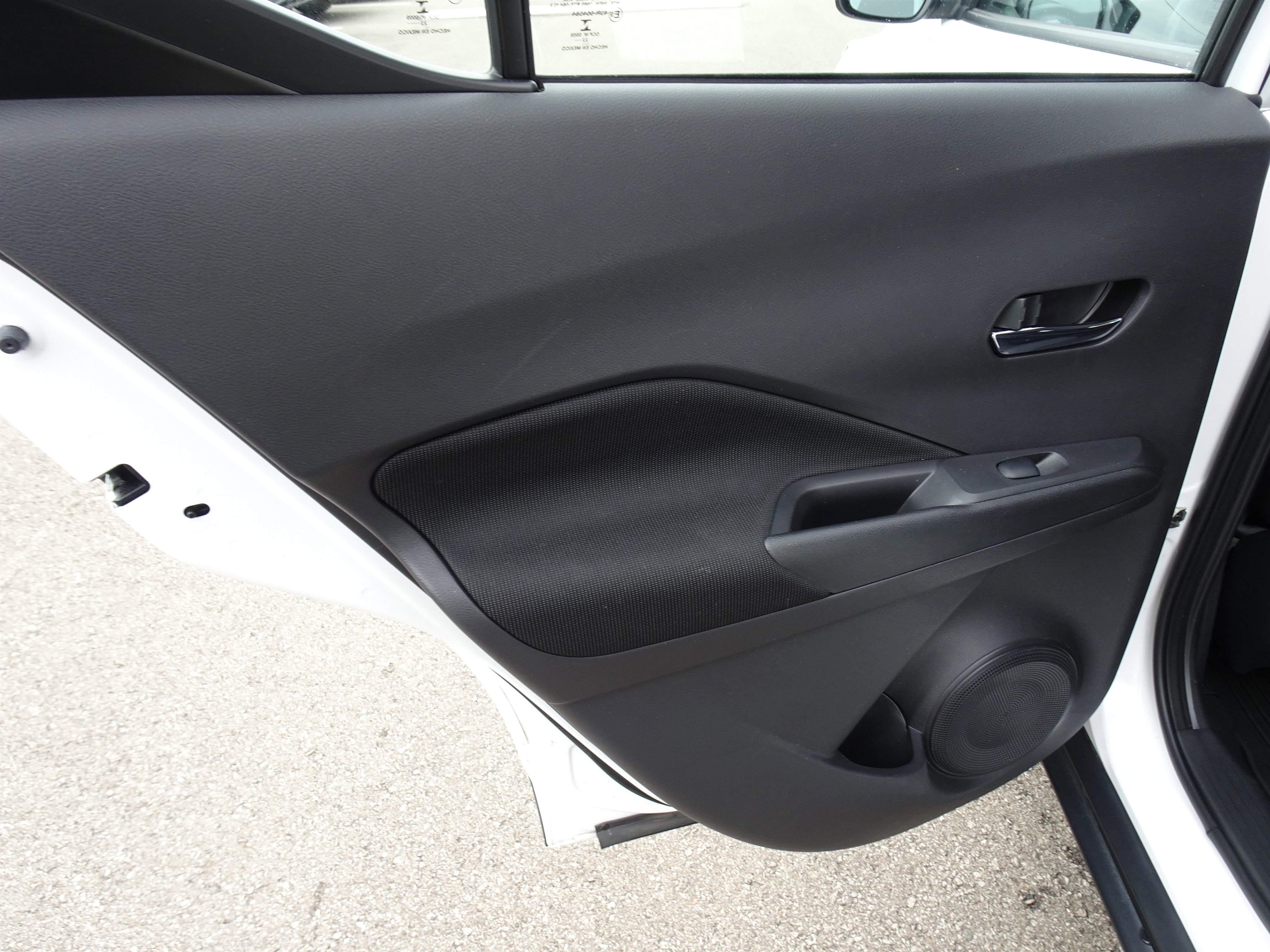 Used 2023 Nissan Kicks SV image 15