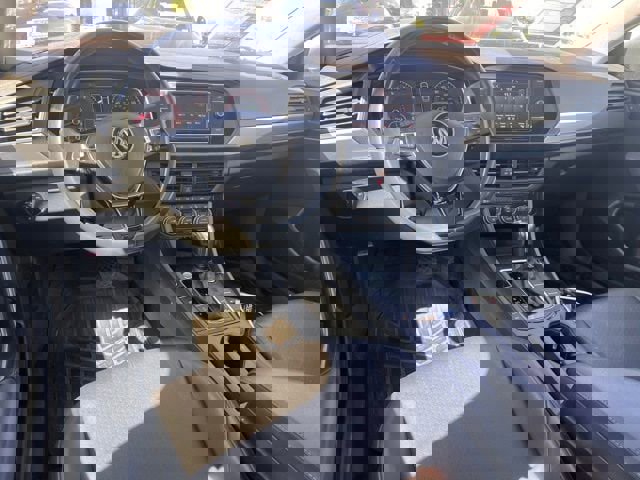 Used 2020 Volkswagen Jetta SE w/ SE Cold Weather Package FWD image 13