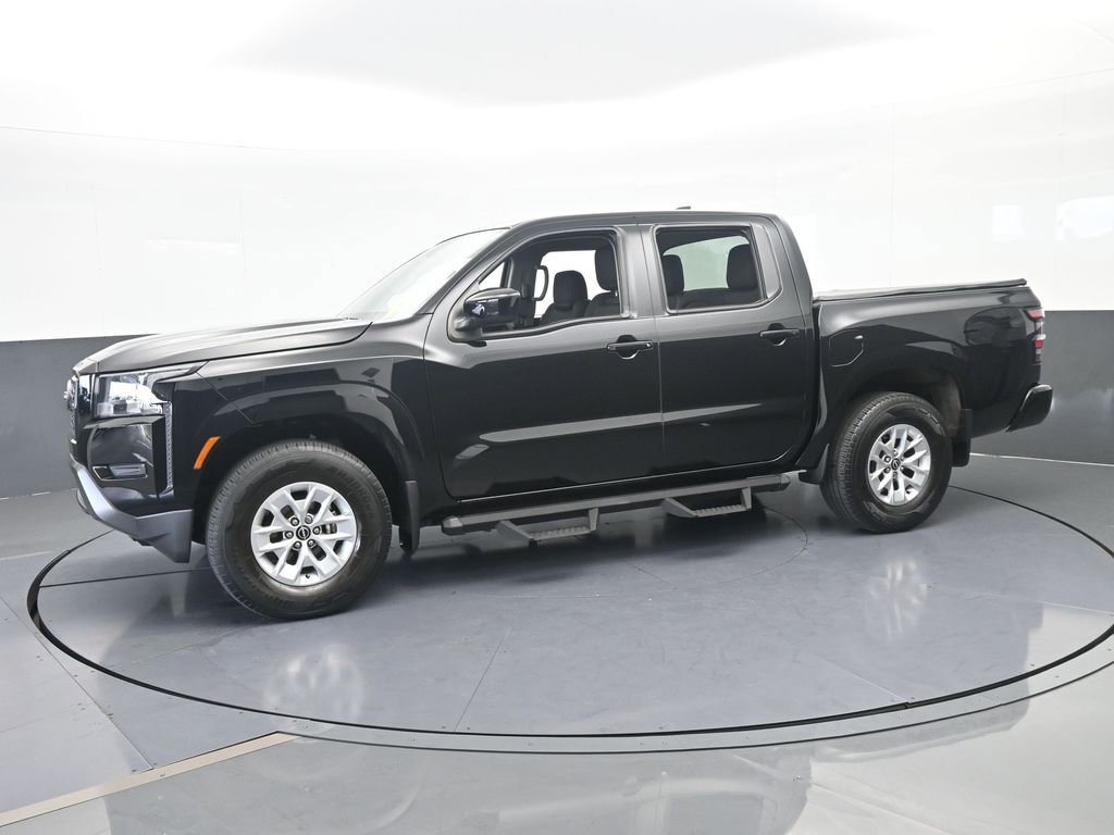 Used 2024 Nissan Frontier SV image 2