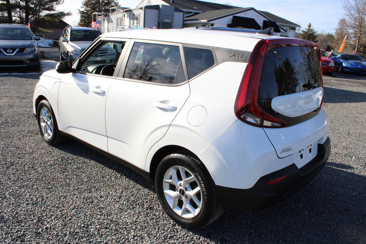 Used 2022 Kia Soul LX w/ Technology Package image 9