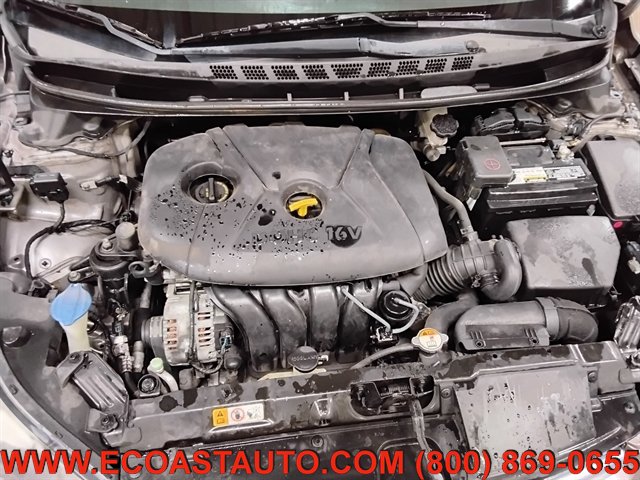 Used 2015 Hyundai Elantra SE w/ Option Group 02 FWD image 9