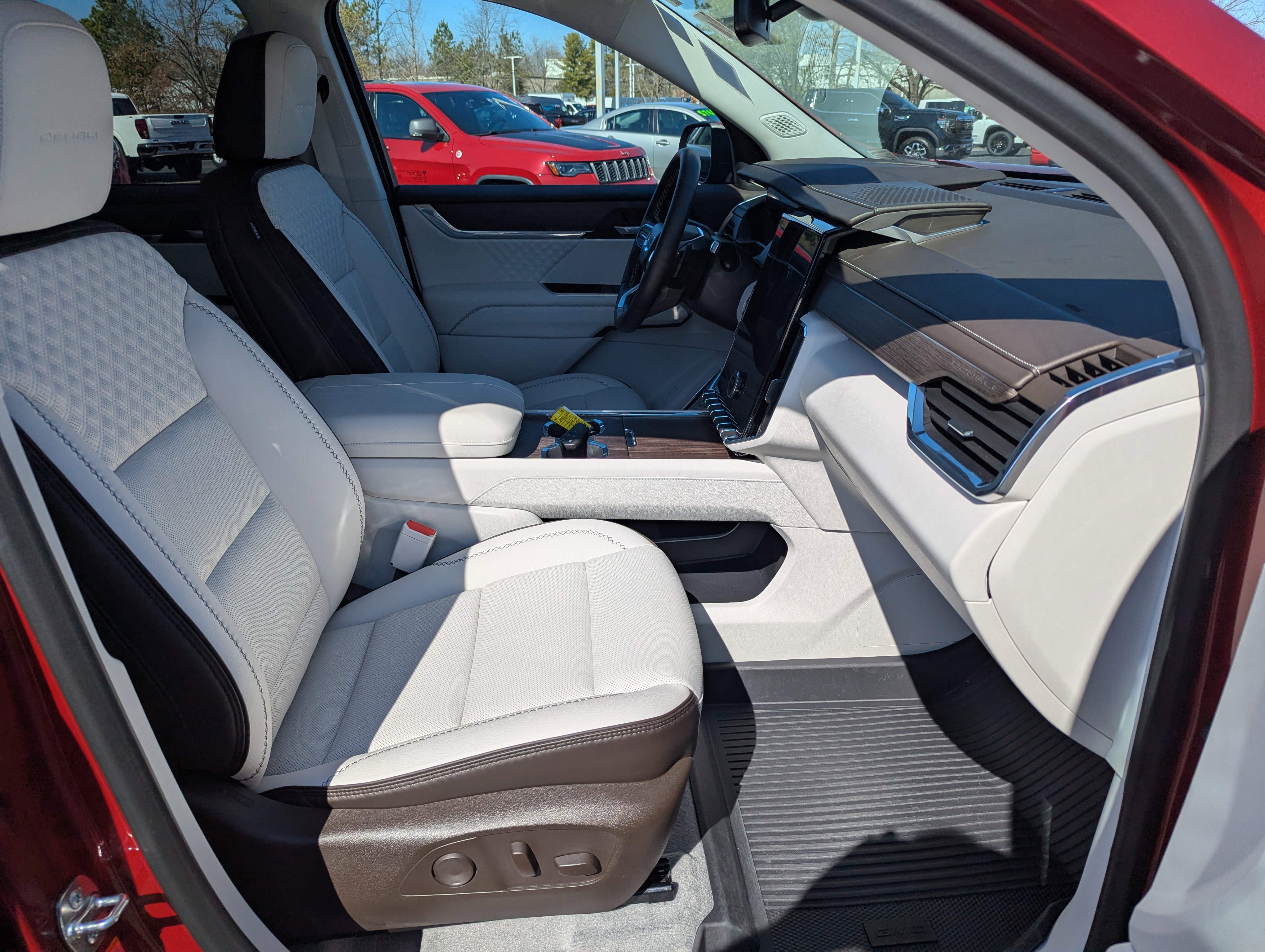 Used 2025 GMC Acadia Denali w/ LPO, Floor Liner Package image 20