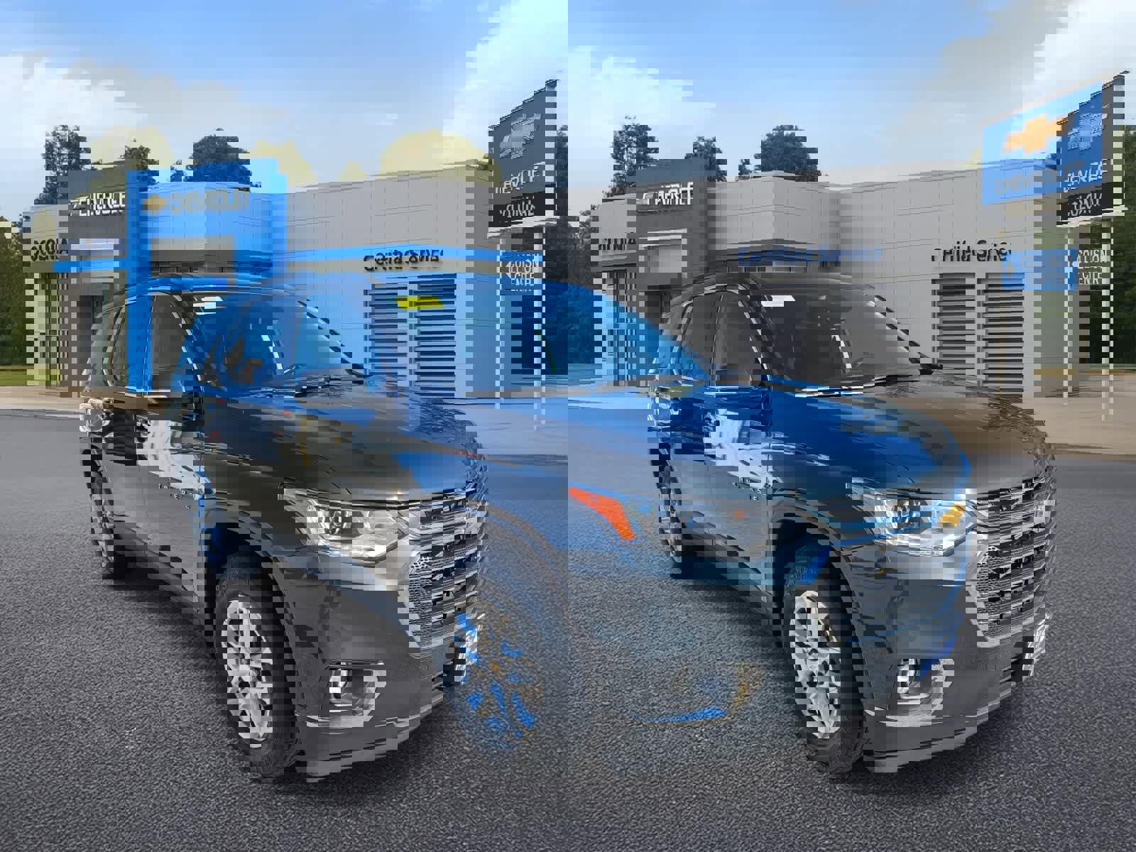 Used 2020 Chevrolet Traverse LT w/ Driver Confidence II Package image 2