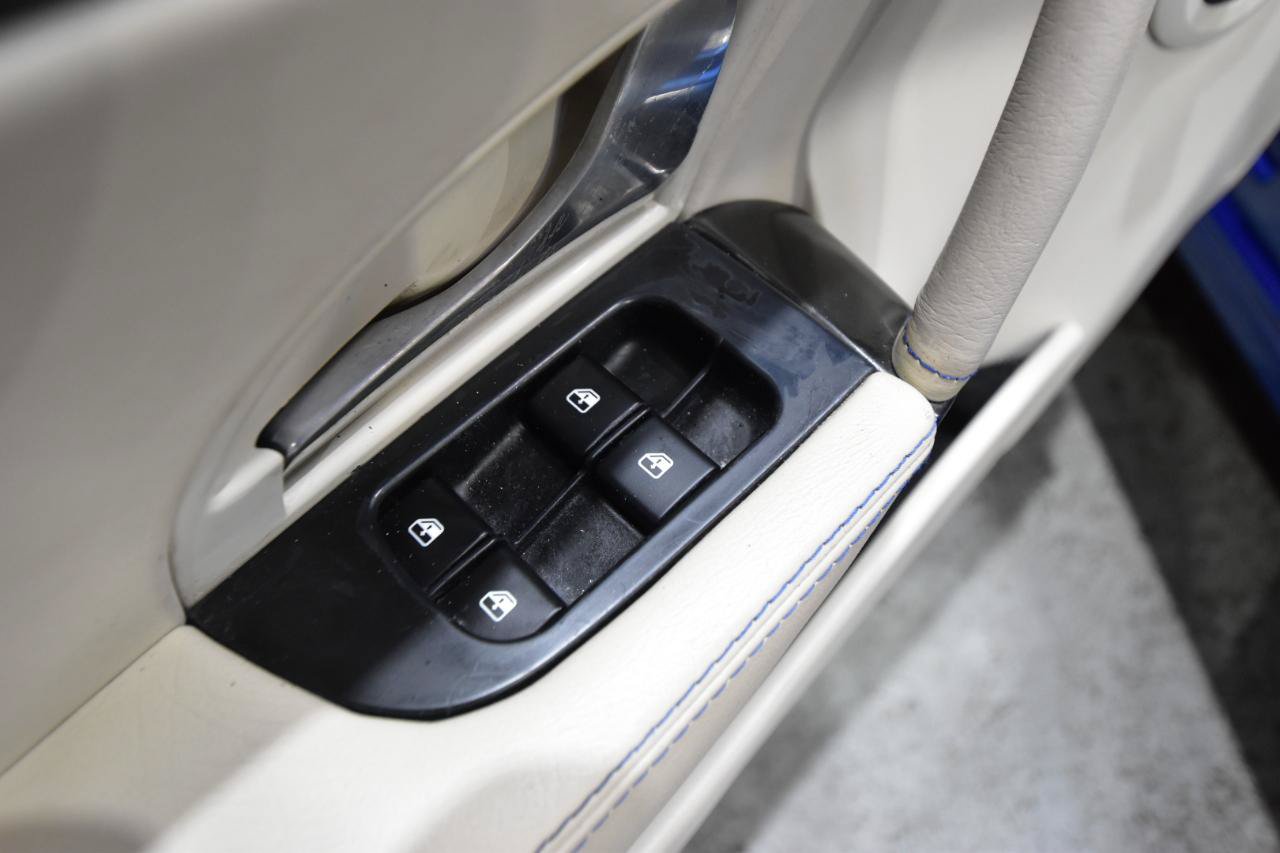 Used 2015 Maserati GranTurismo Convertible RWD image 19