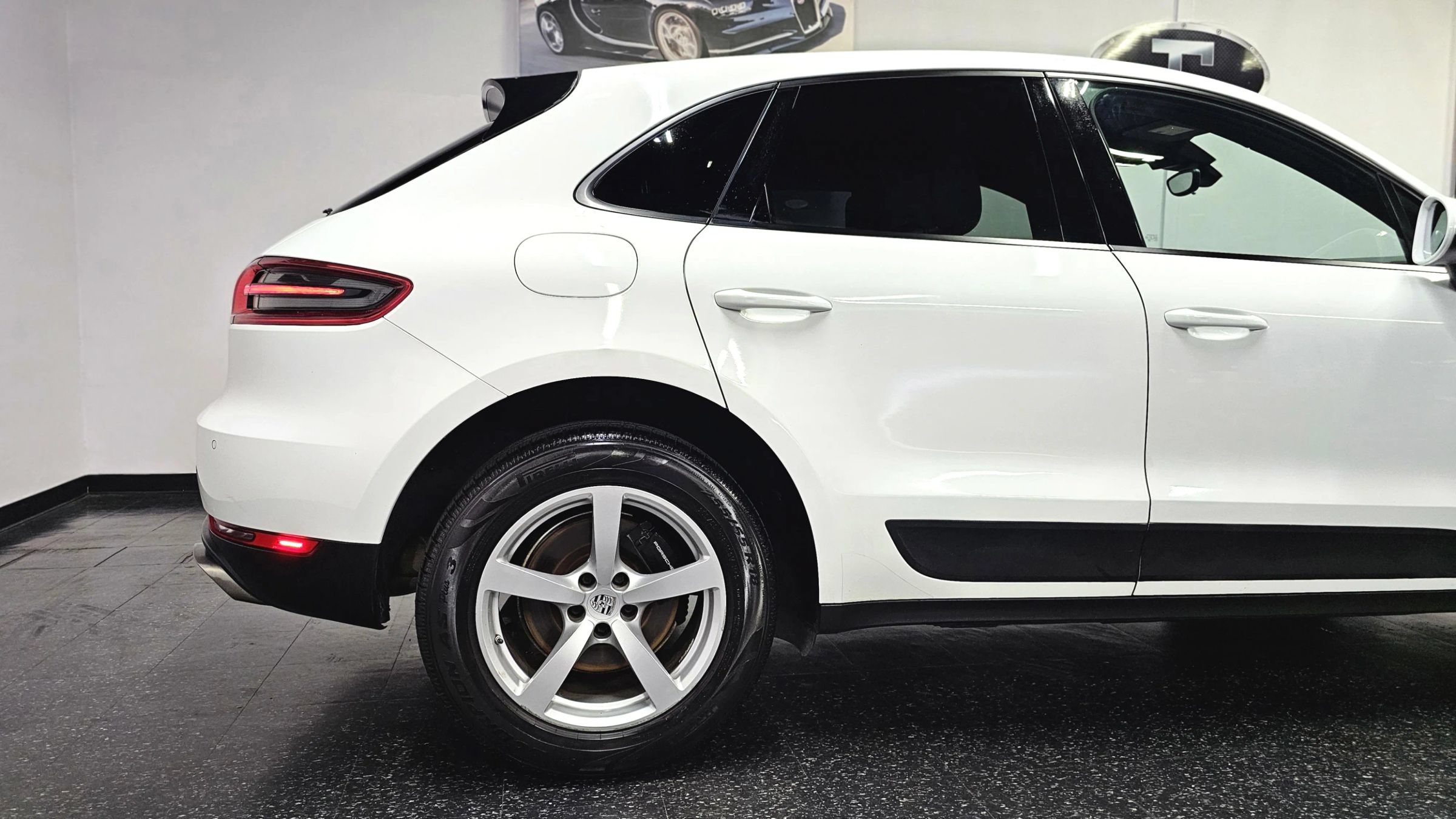 Used 2018 Porsche Macan Sport Edition AWD/4WD image 30
