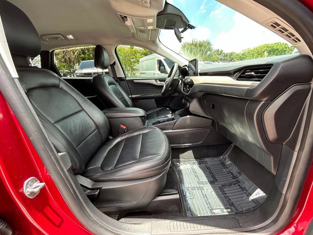 Used 2021 Ford Escape SE w/ SE Sport Appearance Package FWD image 23