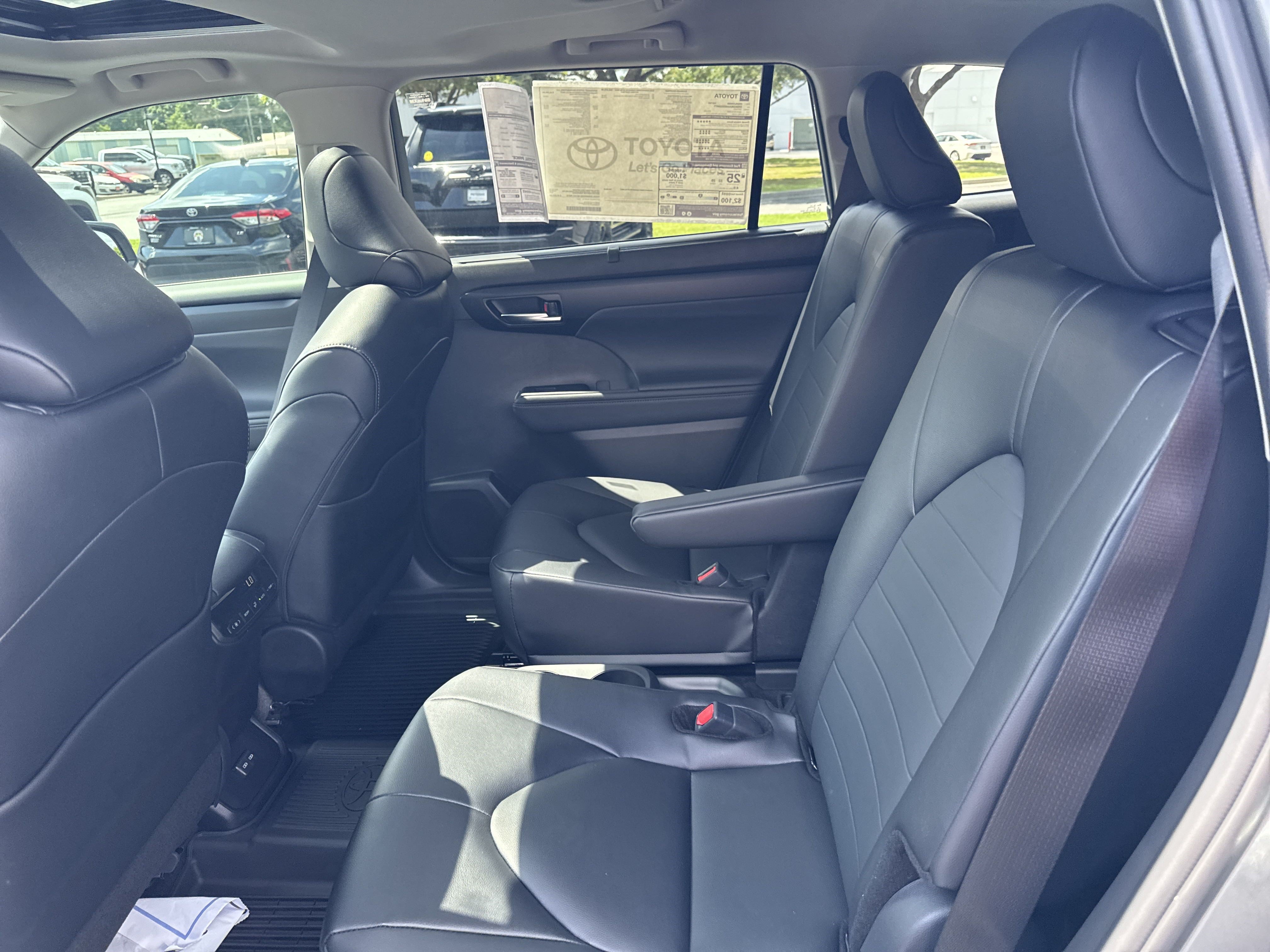 New 2025 Toyota Highlander XLE FWD image 23