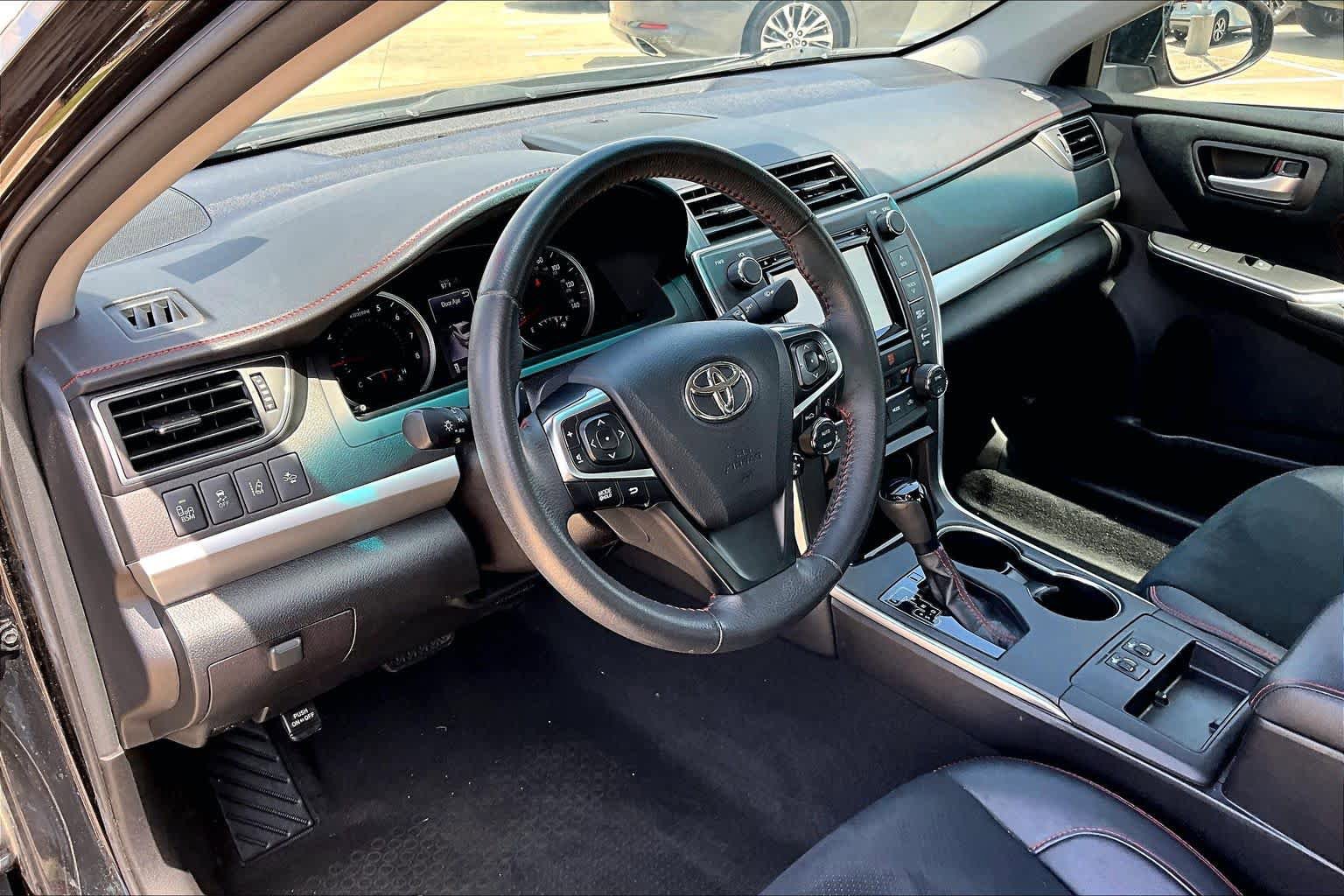 Used 2017 Toyota Camry XSE w/ Moonroof Package FWD image 18