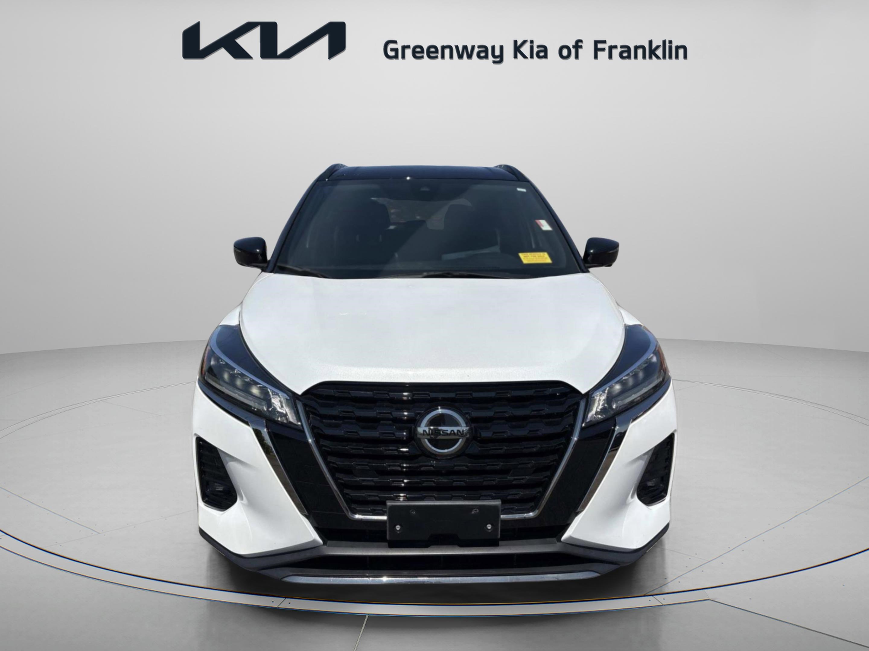 Used 2021 Nissan Kicks SR image 2