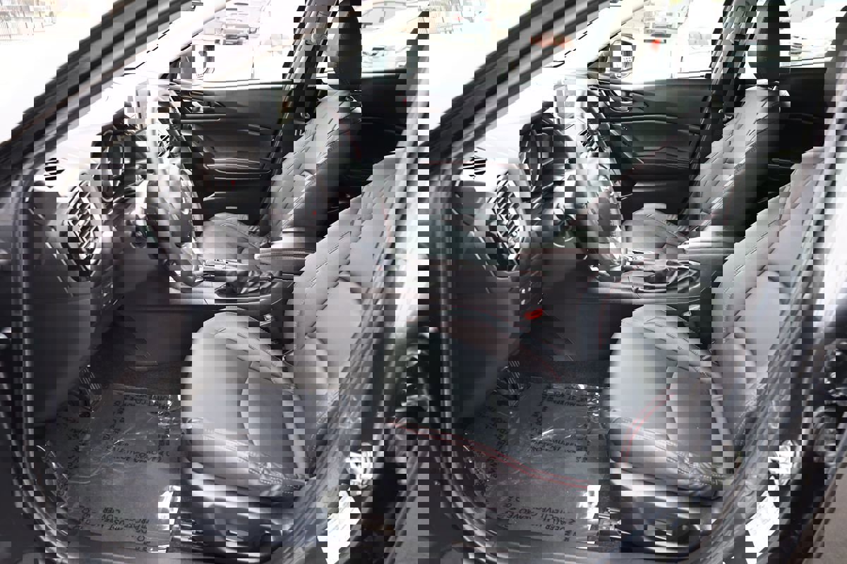 Used 2016 MAZDA MAZDA3 i Grand Touring image 11