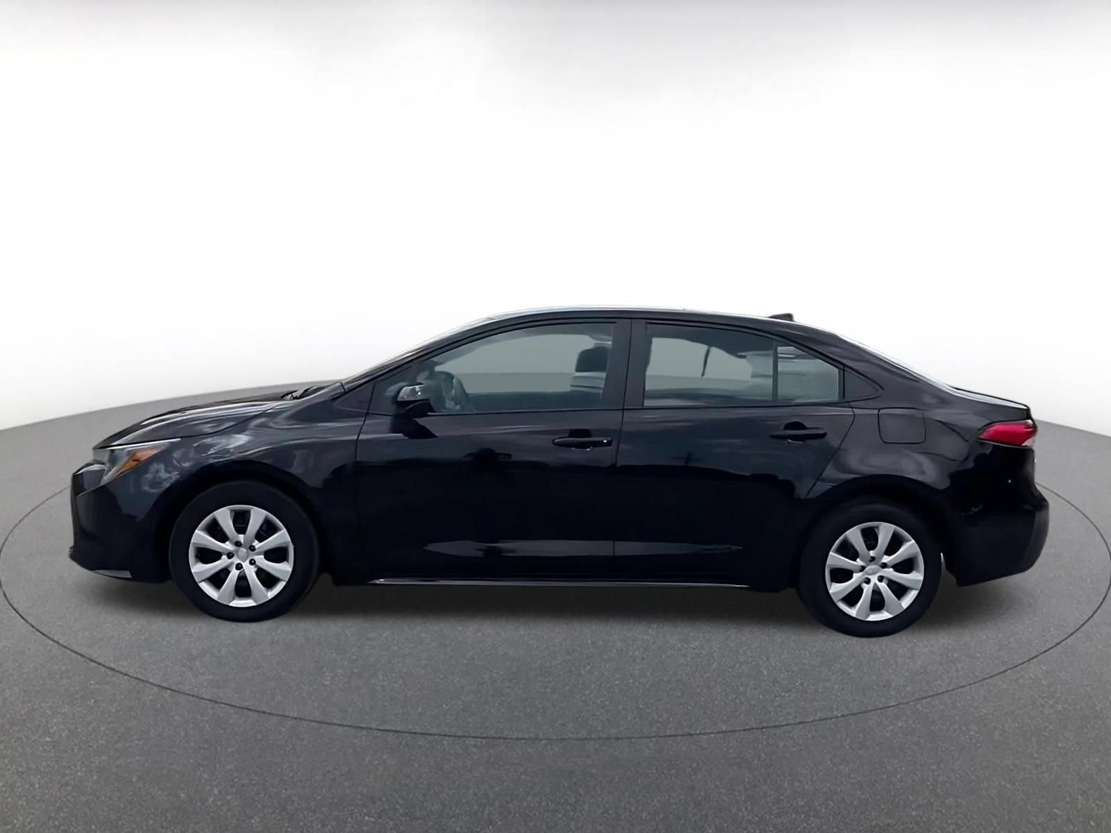Used 2025 Toyota Corolla LE FWD image 9