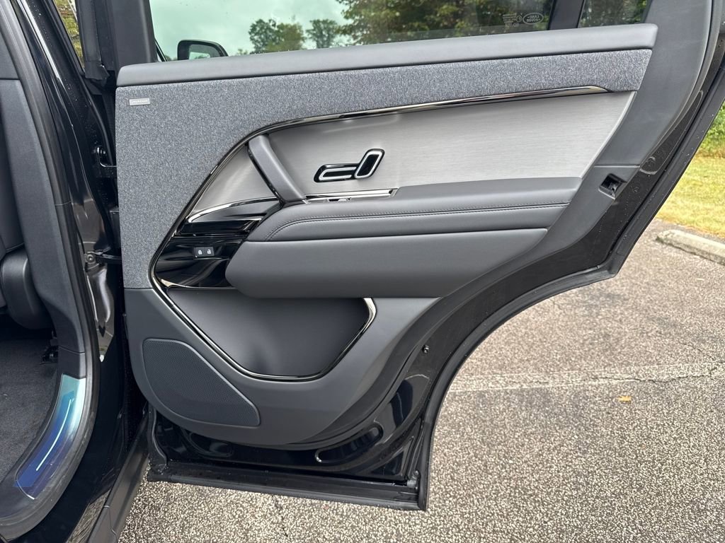 New 2025 Land Rover Range Rover Sport SE image 22