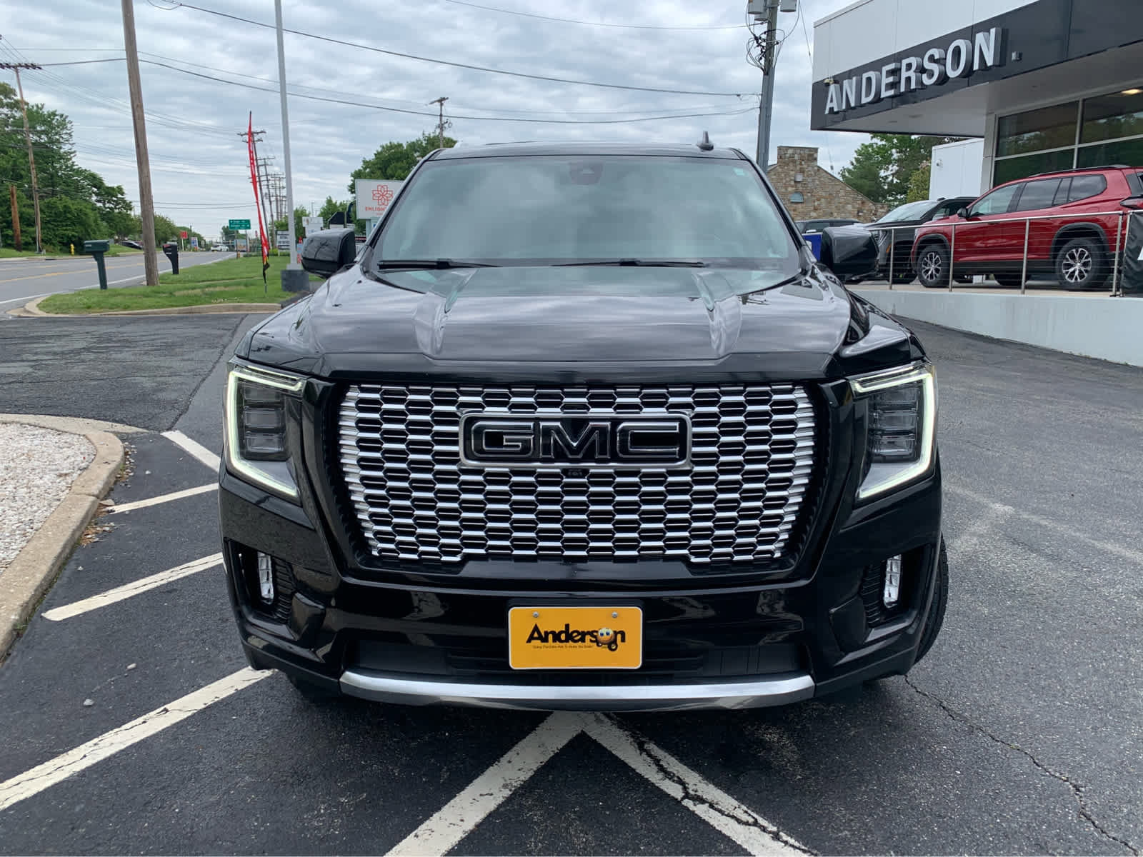Used 2021 GMC Yukon Denali AWD/4WD image 2