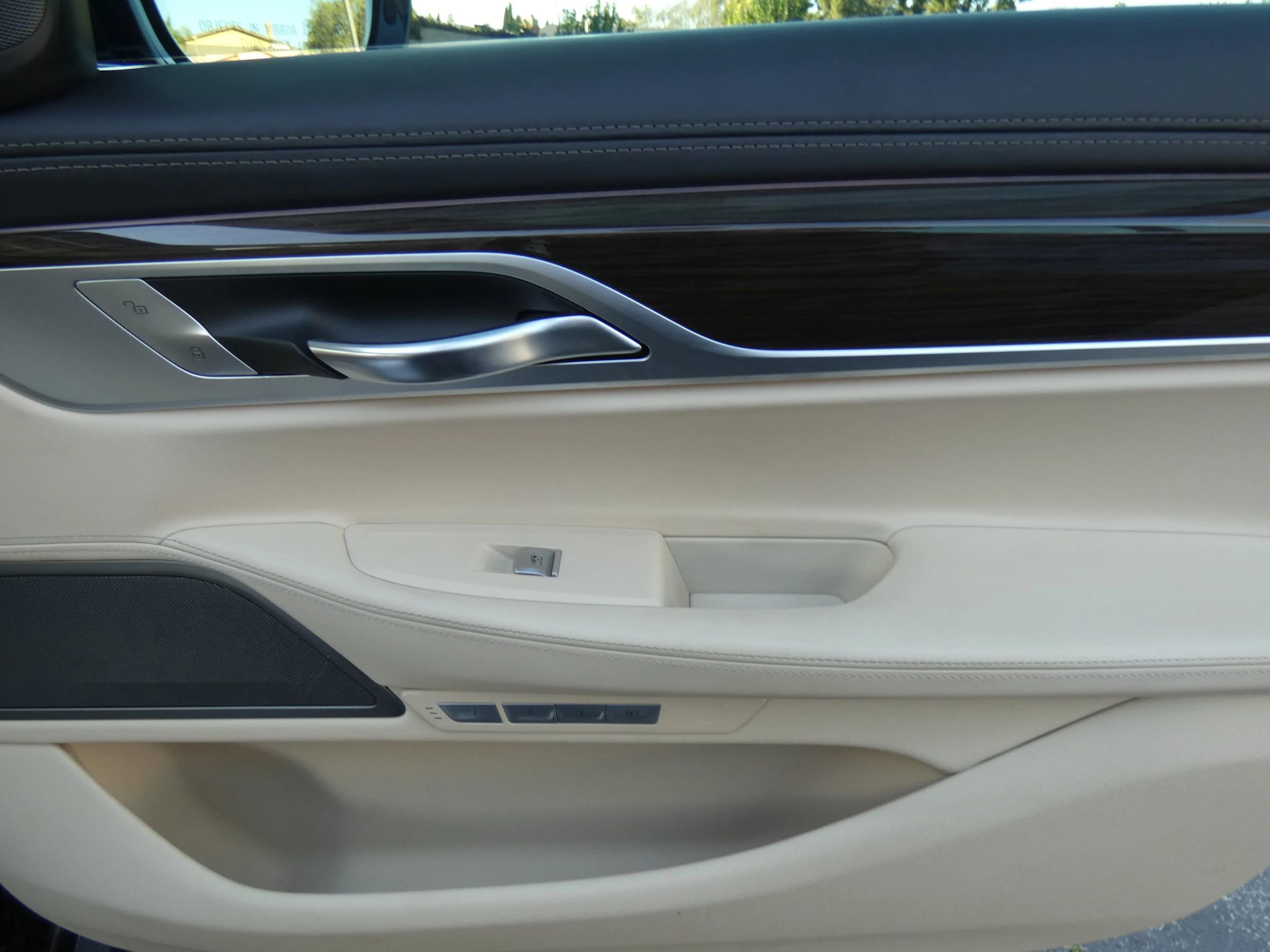 Used 2016 BMW 750i xDrive image 37