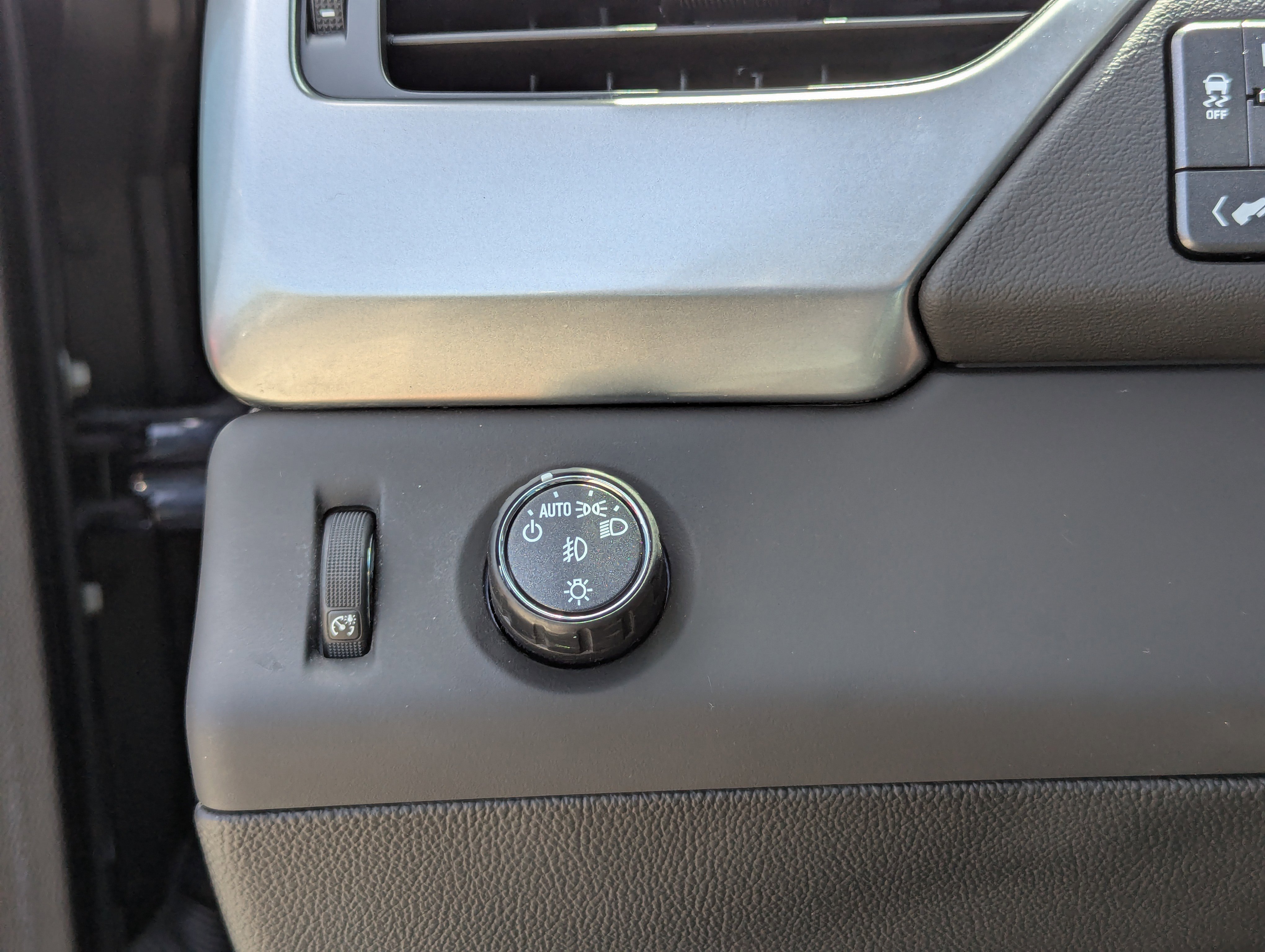 Used 2017 Chevrolet Tahoe Premier RWD image 32