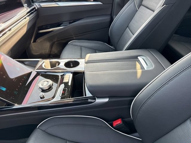 Certified 2025 Cadillac Escalade Sport w/ Touring Package AWD/4WD image 16