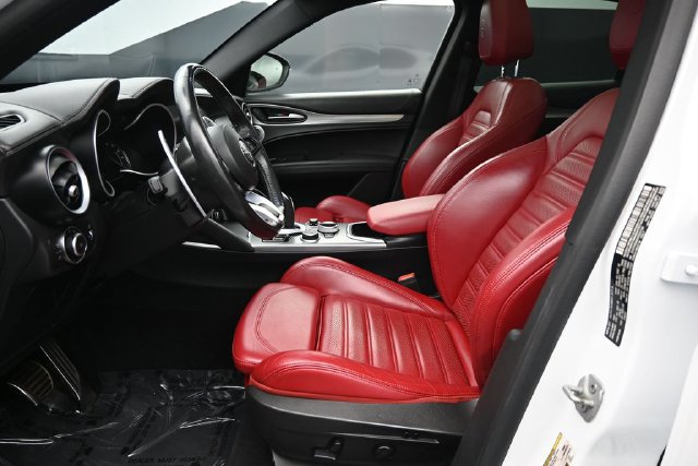 Used 2022 Alfa Romeo Stelvio Veloce AWD/4WD image 13