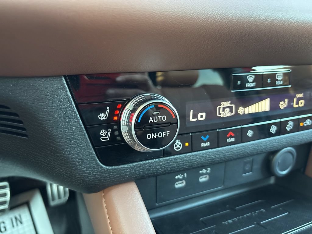 Used 2025 Mitsubishi Outlander SEL AWD/4WD image 41