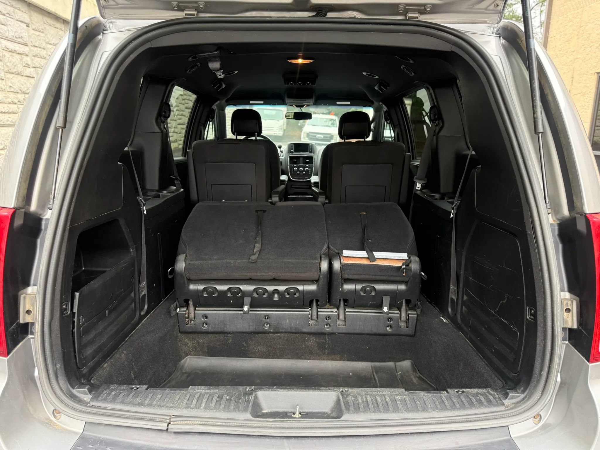 Used 2017 Dodge Grand Caravan SE FWD image 36