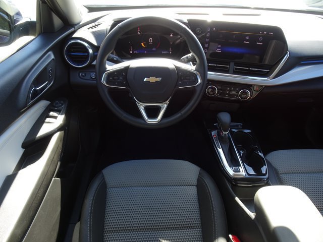 Used 2024 Chevrolet Trax LT w/ Driver Confidence Package FWD image 14