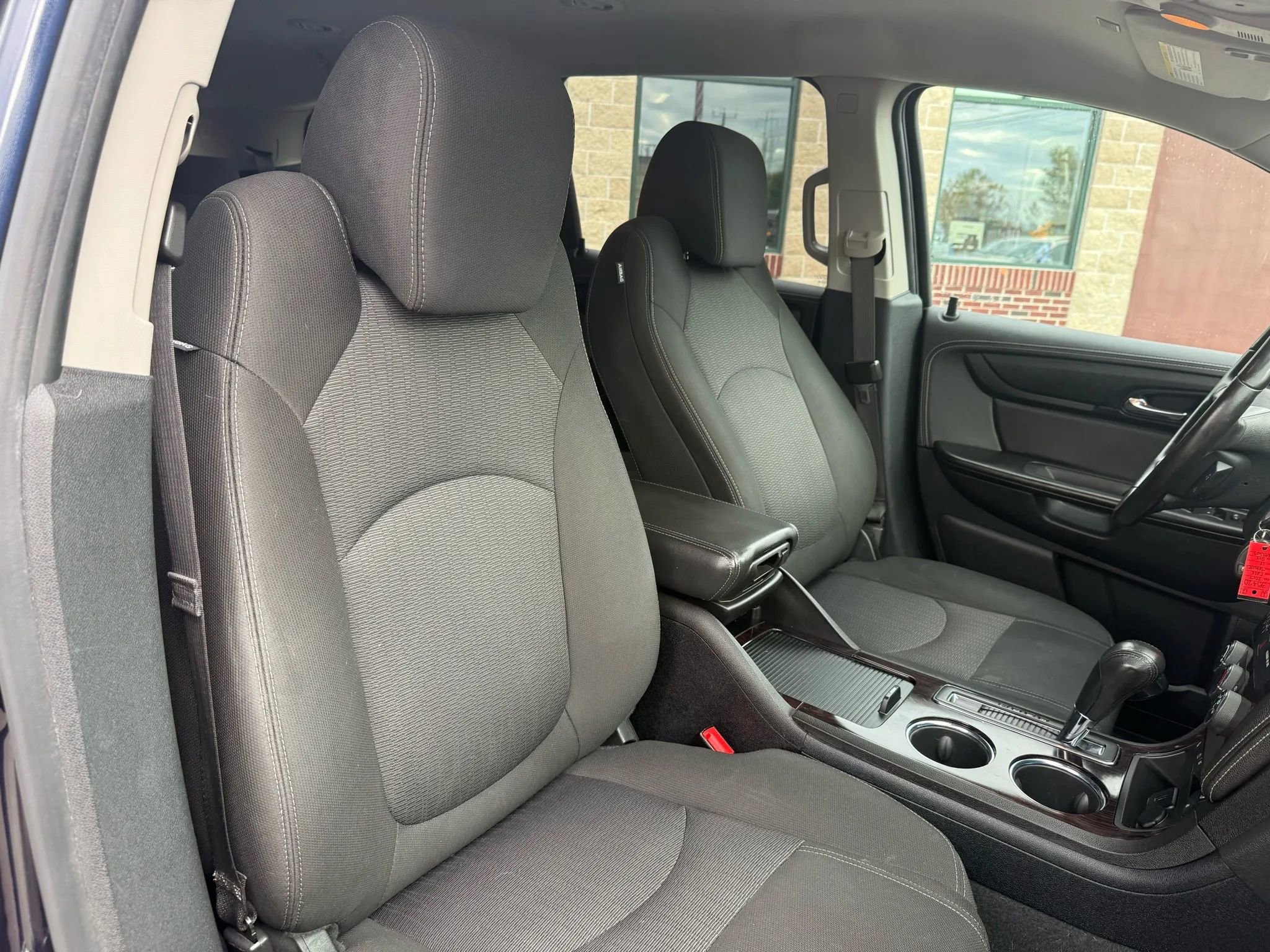 Used 2017 Chevrolet Traverse LT w/ Style and Technology Package image 32