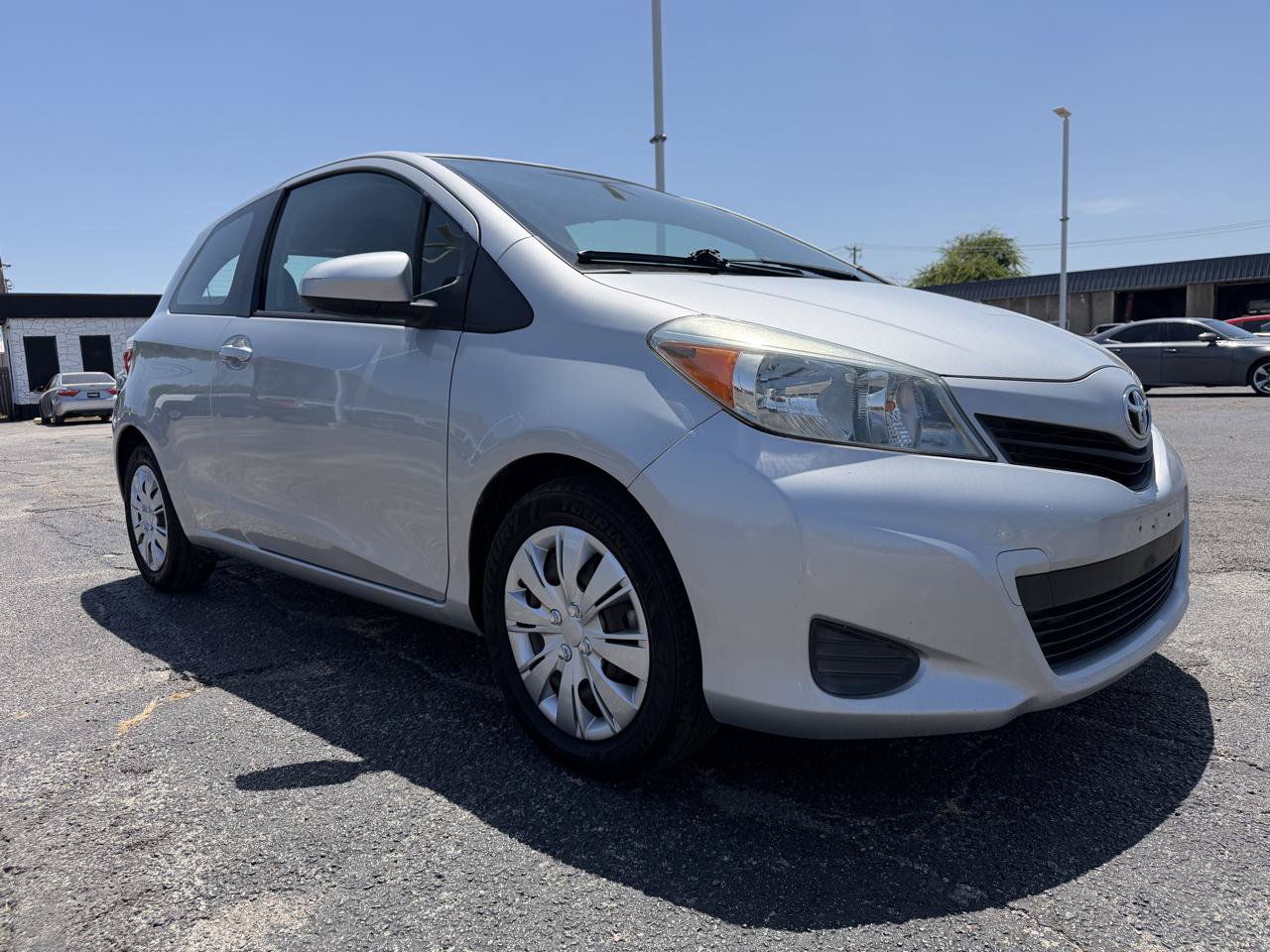 Used 2014 Toyota Yaris L FWD image 3