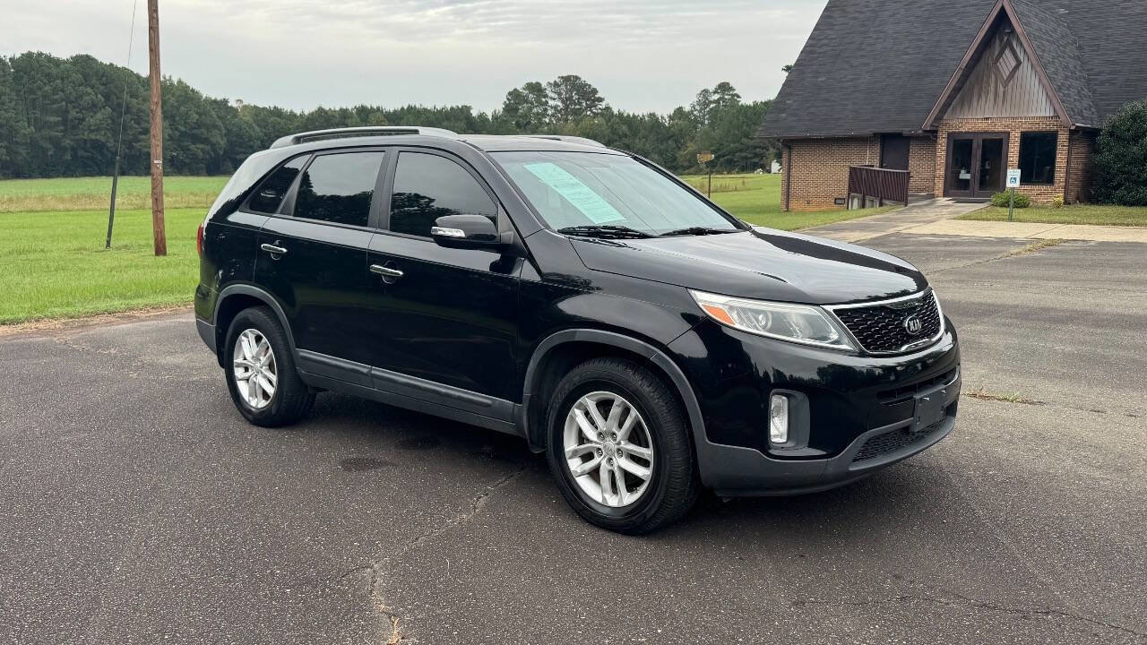 Used 2015 Kia Sorento LX image 2