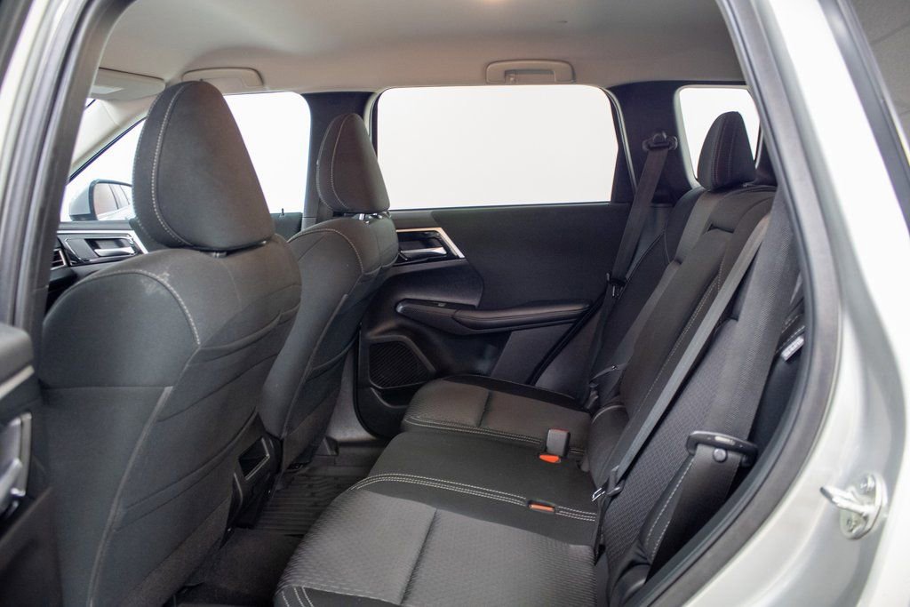 Used 2024 Mitsubishi Outlander ES image 8